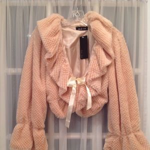 MAKE OFFER.  🤑NWT CROP FAUX FUR CROP JACKET